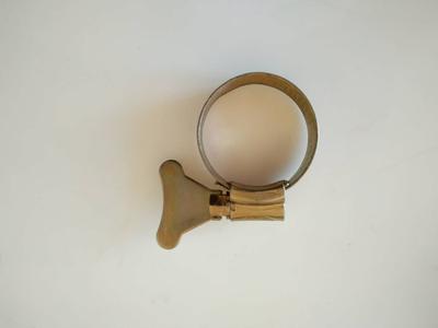 Handle type clamp